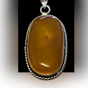 Nwots Elegant Amber Pendant Necklace 2 inches
